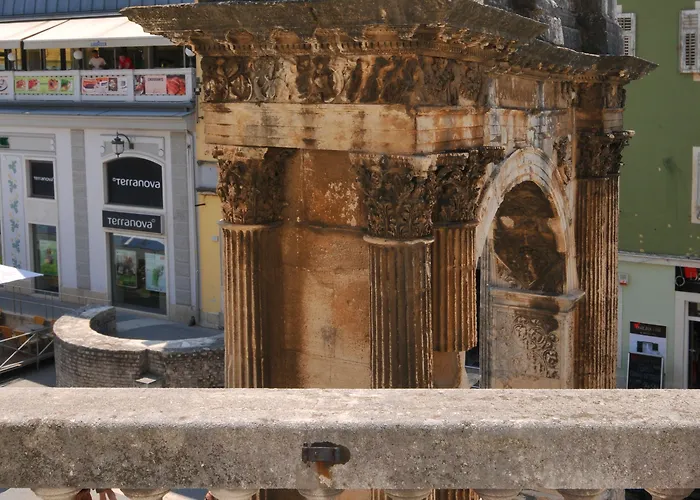 Boutique Joyce 풀라